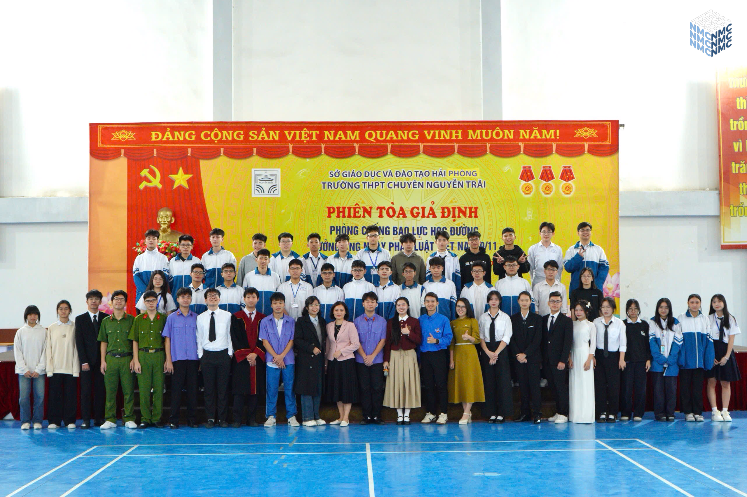 Chương trình ngoại khóa “Phiên tòa giả định - Phòng chống bạo lực học đường - Hưởng ứng ngày pháp luật Việt Nam 9/11”